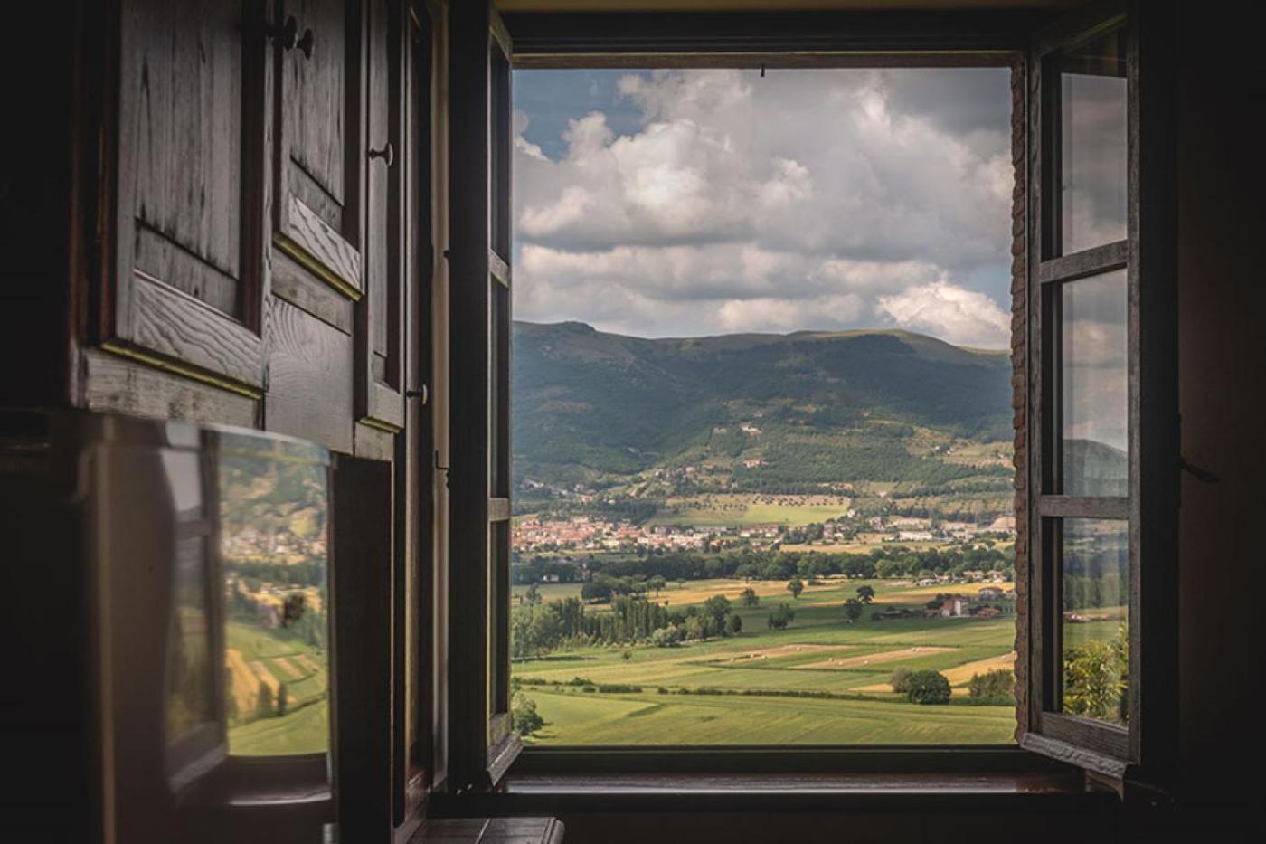 Fonte Chiara Villa Gubbio Bagian luar foto