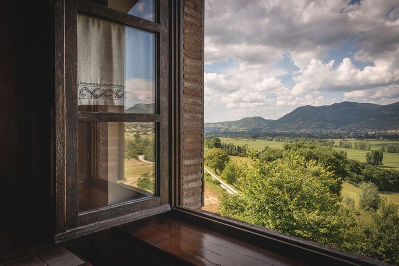 Fonte Chiara Villa Gubbio Bagian luar foto