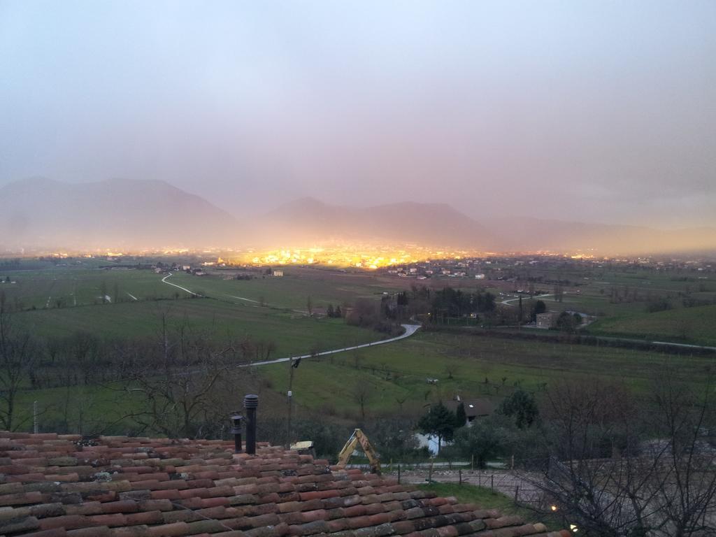 Fonte Chiara Villa Gubbio Ruang foto