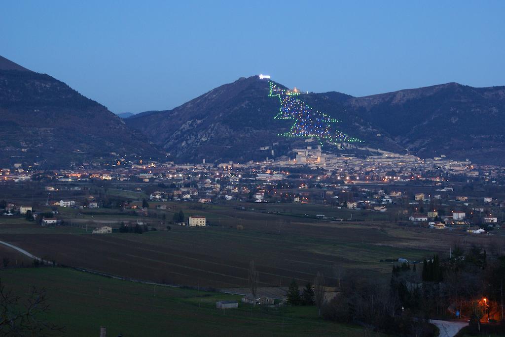 Fonte Chiara Villa Gubbio Bagian luar foto