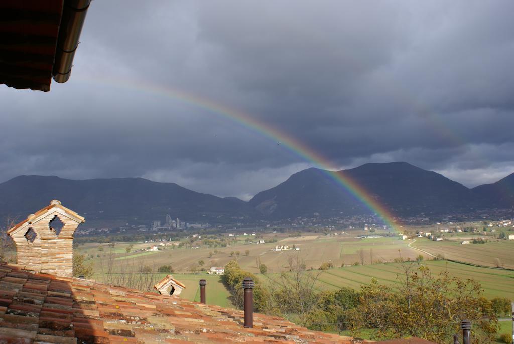 Fonte Chiara Villa Gubbio Bagian luar foto