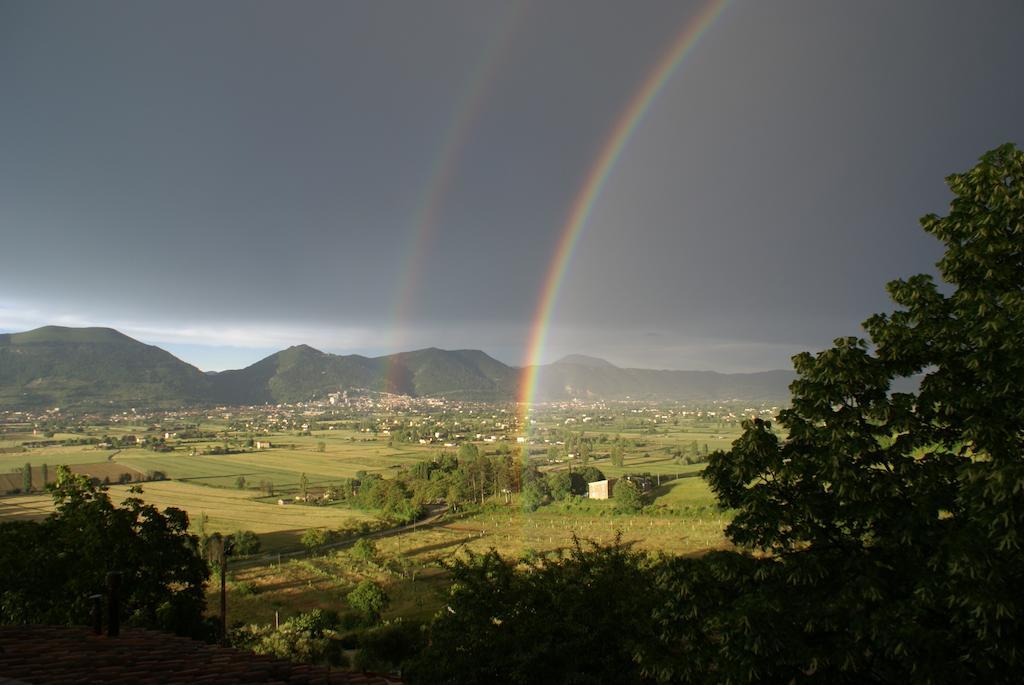 Fonte Chiara Villa Gubbio Bagian luar foto